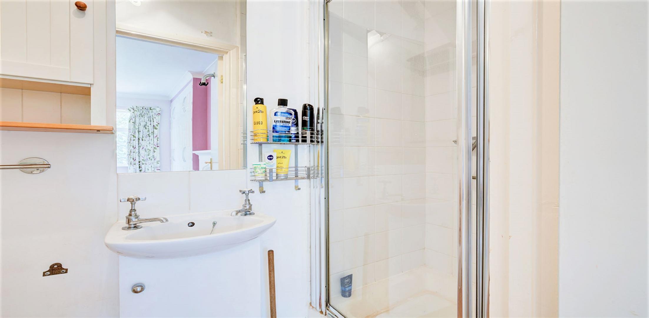 			LET, 4 Bedroom, 1 bath, 1 reception Flat			 Menelik Road, WEST HAMPSTEAD